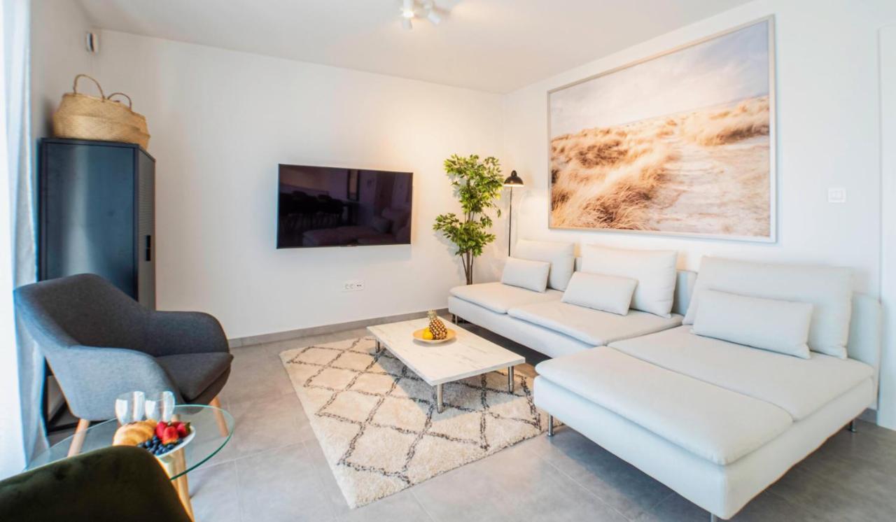 The Grande - Huge Terrace - Amazing Sea Views - Tastefully Furnished - Access To Rooftop Terrace And Gym - Hillside Apartments Rogoznica Рогозница Екстериор снимка