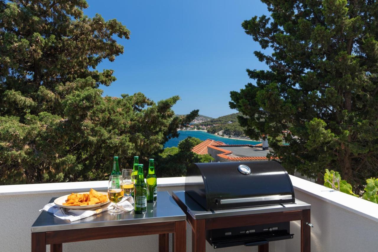 The Grande - Huge Terrace - Amazing Sea Views - Tastefully Furnished - Access To Rooftop Terrace And Gym - Hillside Apartments Rogoznica Рогозница Екстериор снимка